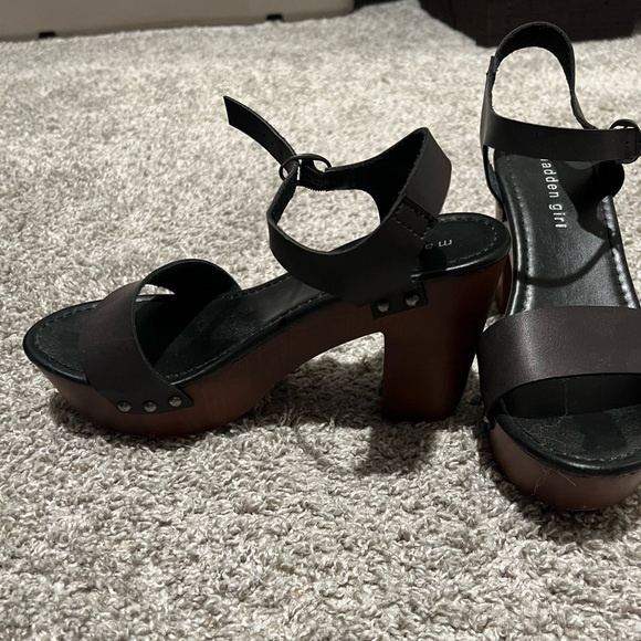 Heels - Picture 2 of 2